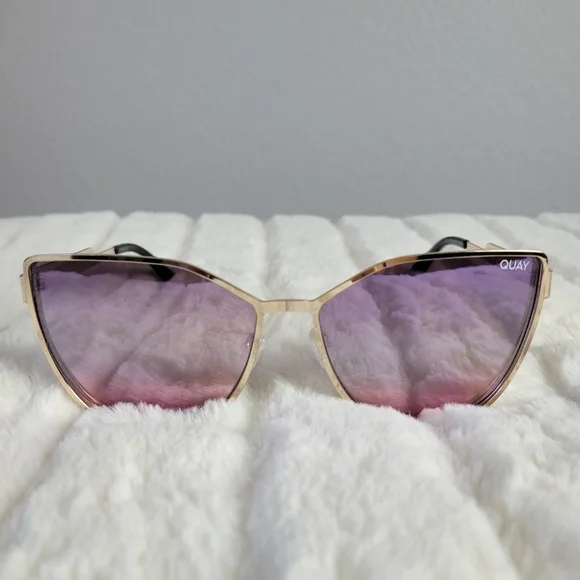 QUAY // ltd ed retro-mod cateyes mirrored purple pink fade lens gold frame QUAY // ltd ed retro-mod cateyes mirrored purple pink fade  main image 4